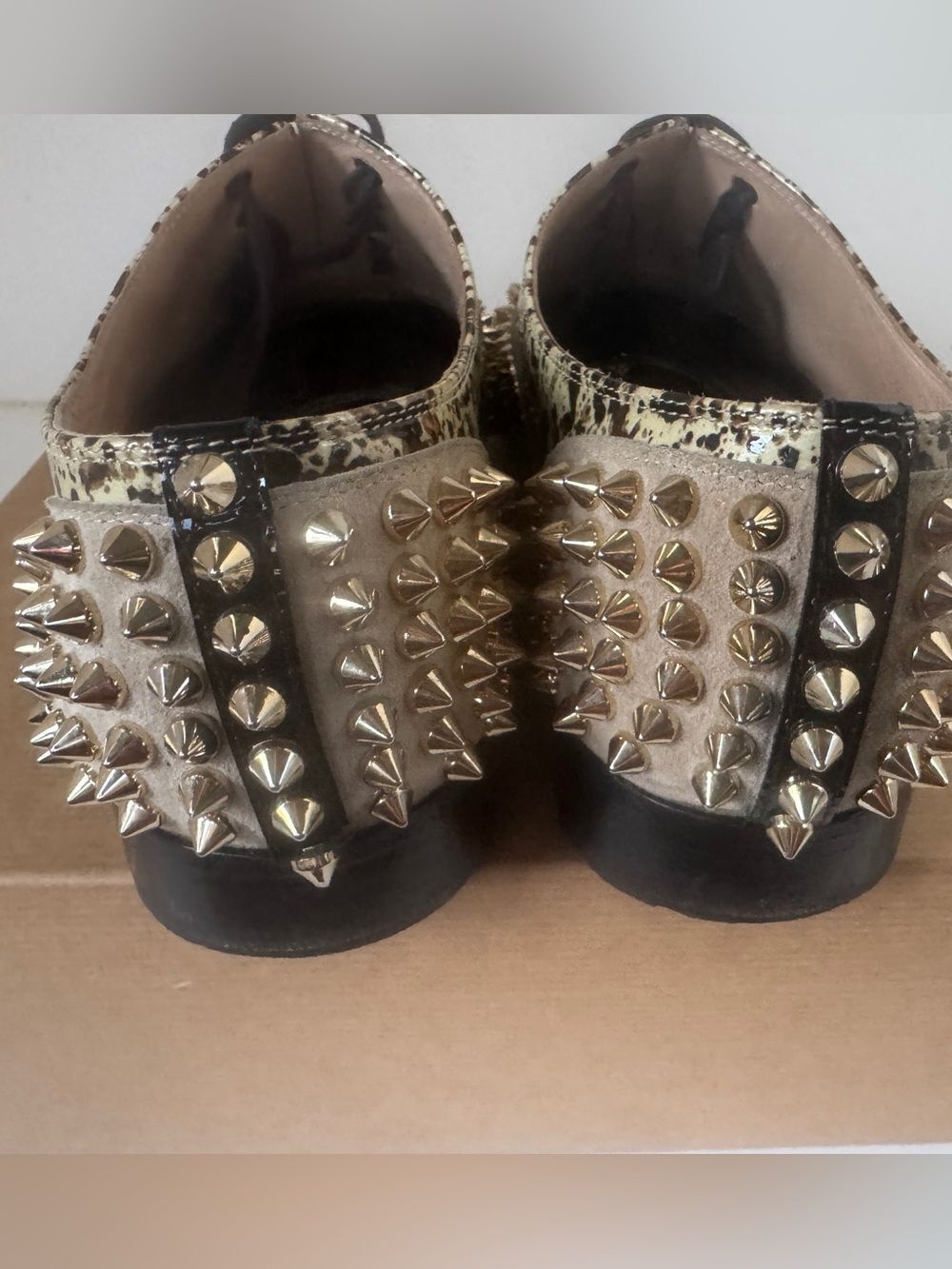 CHRISTIAN LOUBOUTIN • Freddy Gold Spike • Leather Lace-Up Flats • Women’s 40.5 - Picture 9 of 11
